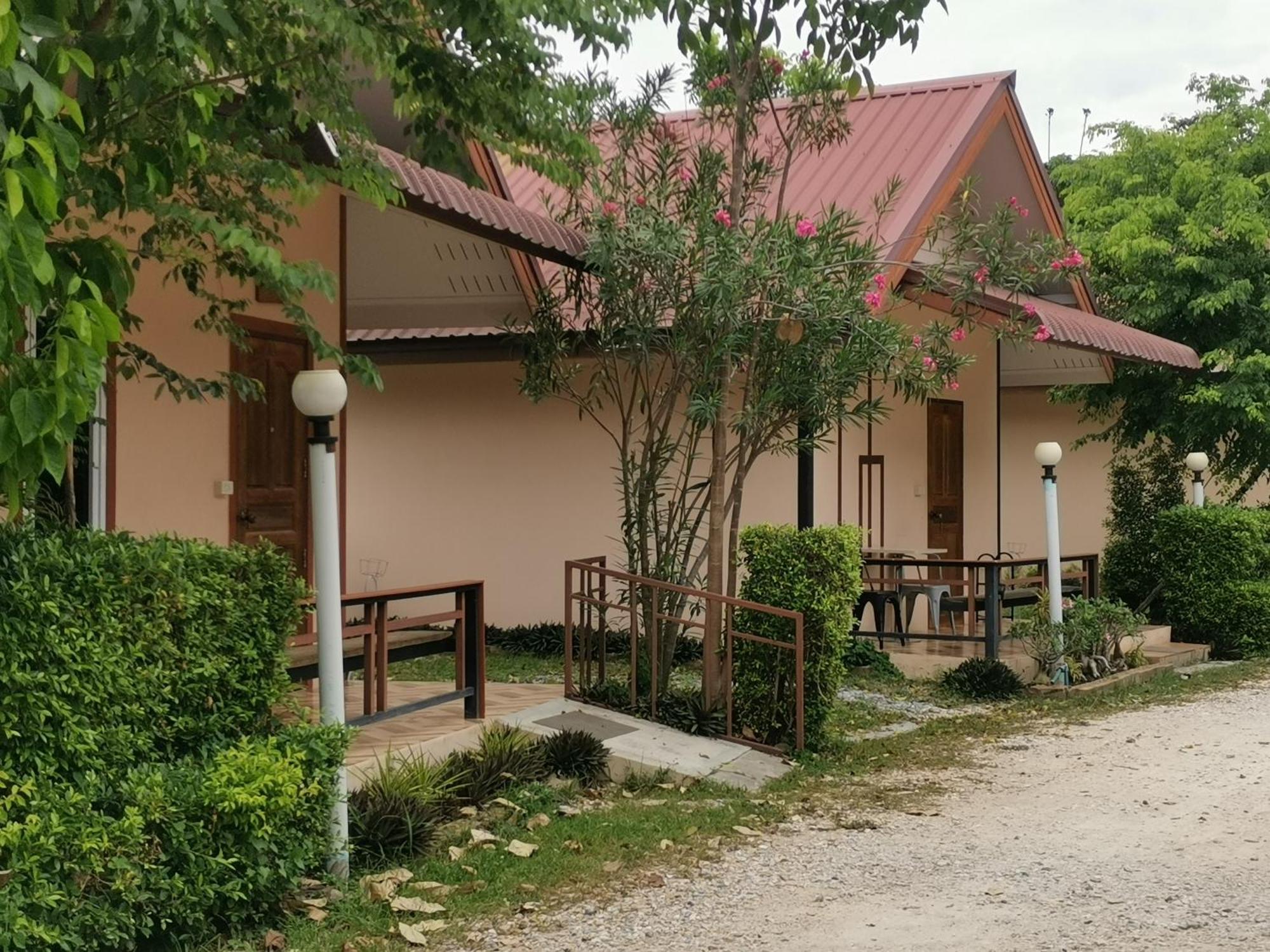 Numhom Resort Ban Nong Chum Saeng Buitenkant foto