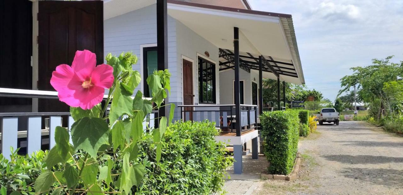Numhom Resort Ban Nong Chum Saeng Buitenkant foto